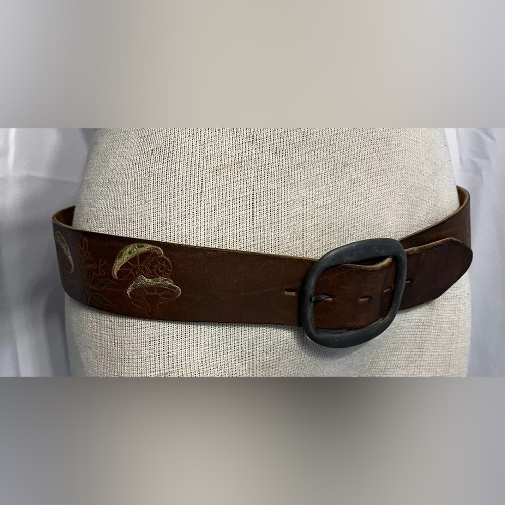 Vintage Latigo Cowhide Handtooled Painted Mushroom Belt Size 34 Preowned